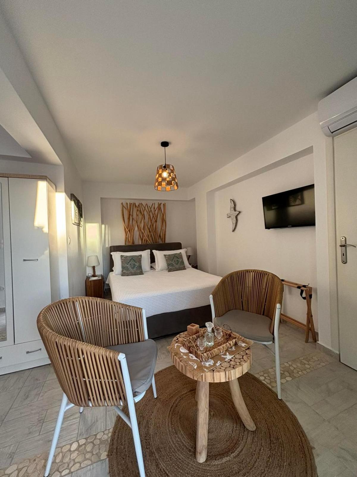 Kapetan Giannis Suite Adamantas  Ngoại thất bức ảnh