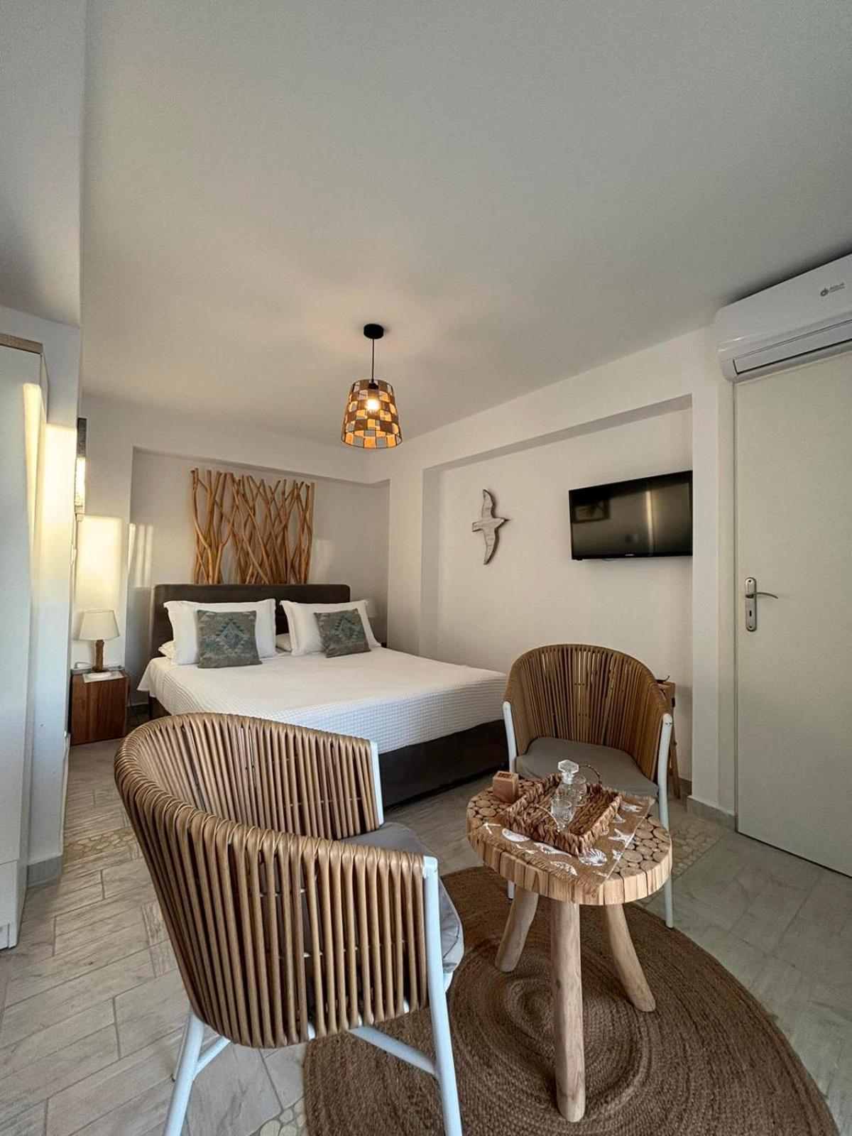Kapetan Giannis Suite Adamantas  Ngoại thất bức ảnh